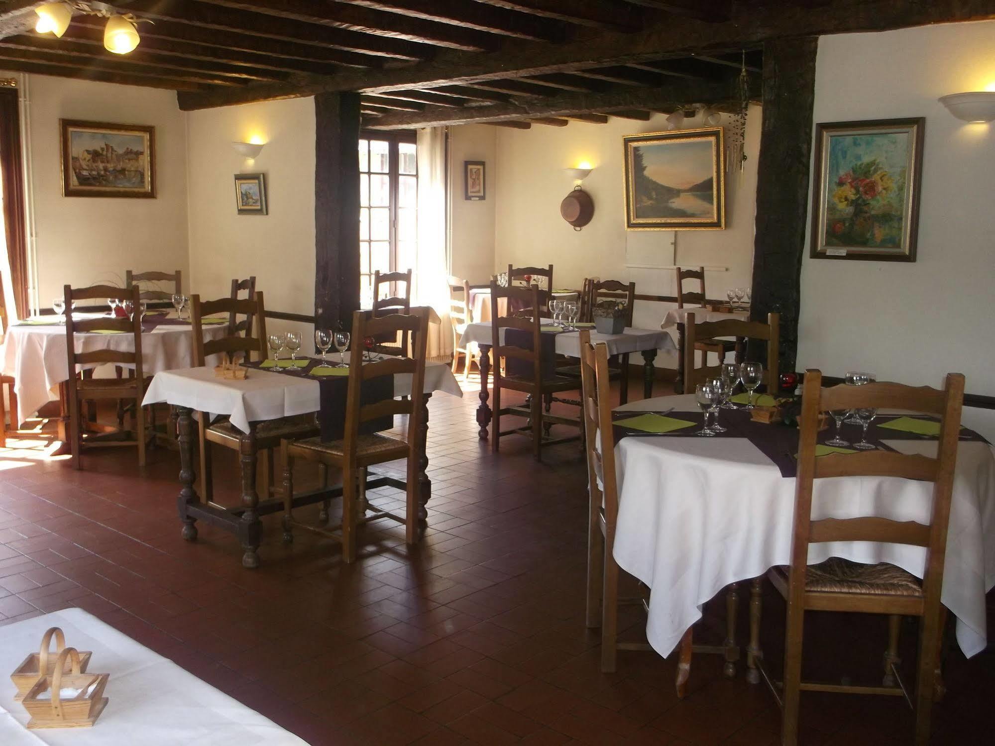 Logis Hotel Restaurant Auberge Saint Martin Surville  Exterior foto
